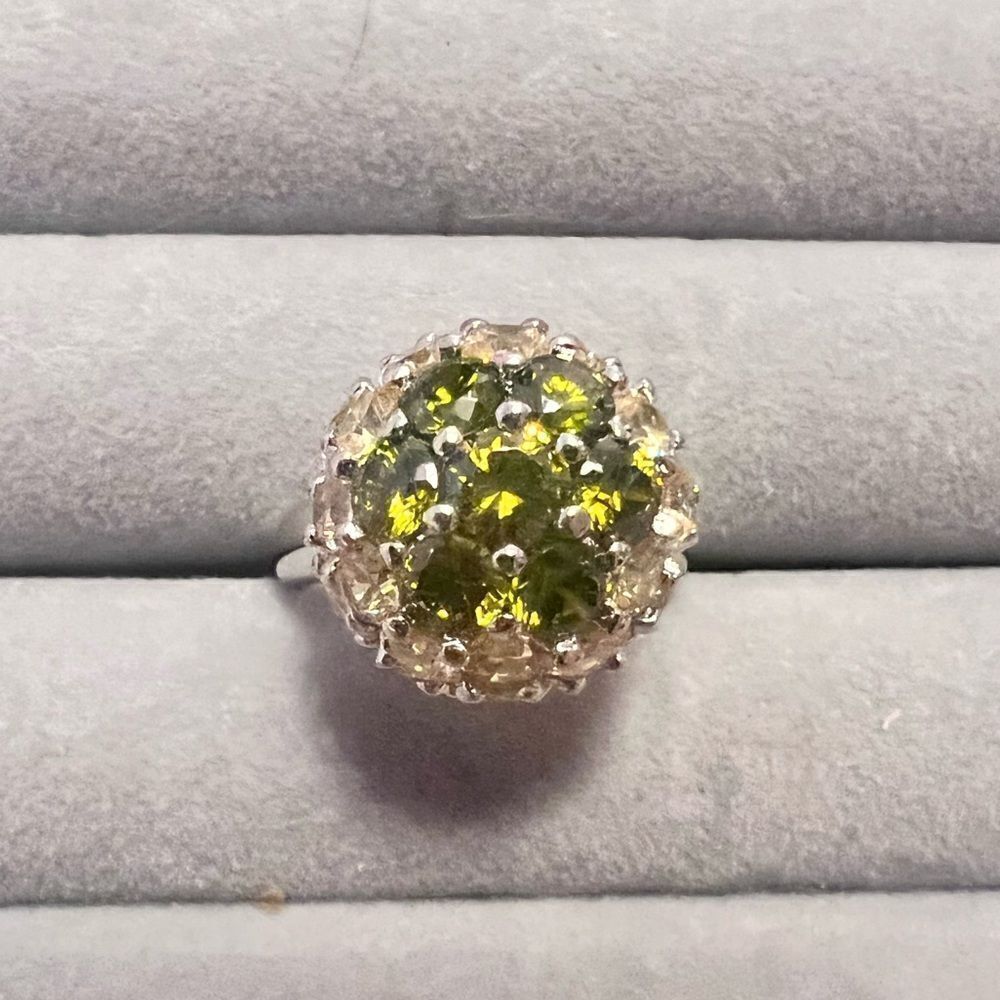 NEW Silver Tone Peridot And Jonquil Ring